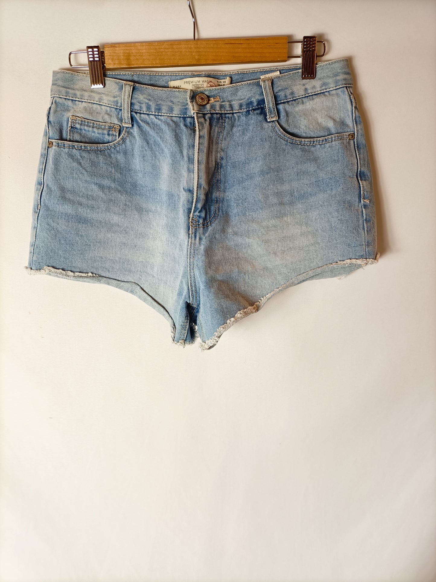 ZARA. Shorts denim claro T.38