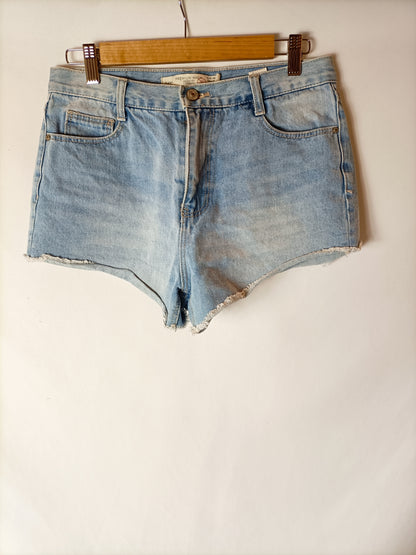 ZARA. Shorts denim claro T.38