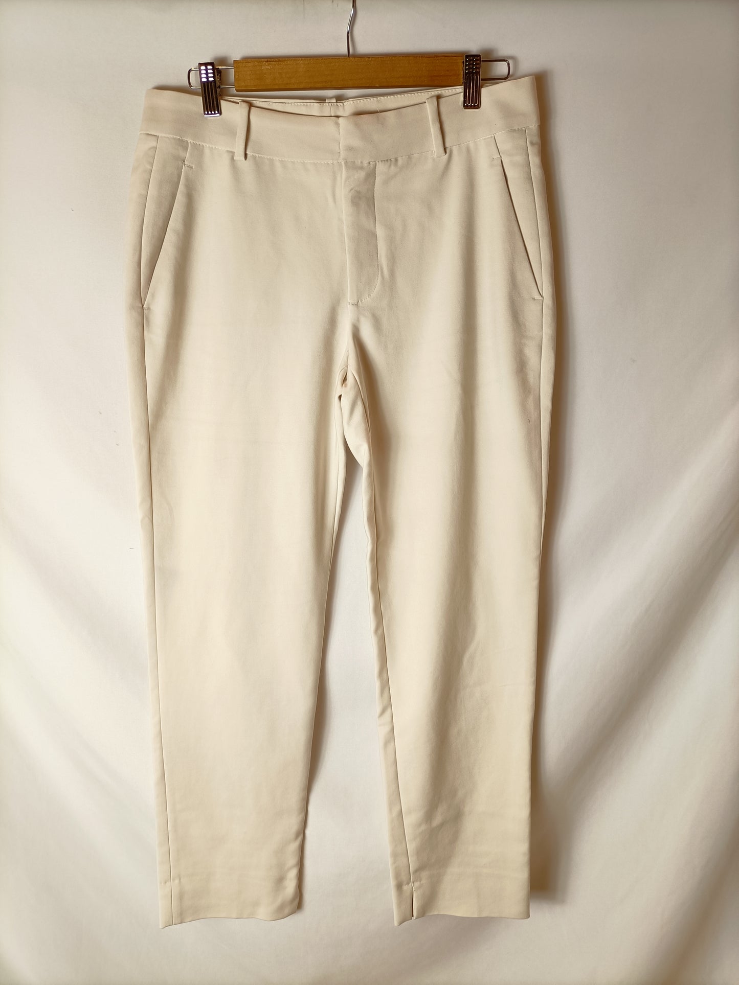 ZARA. Pantalón beige de vestir T.38