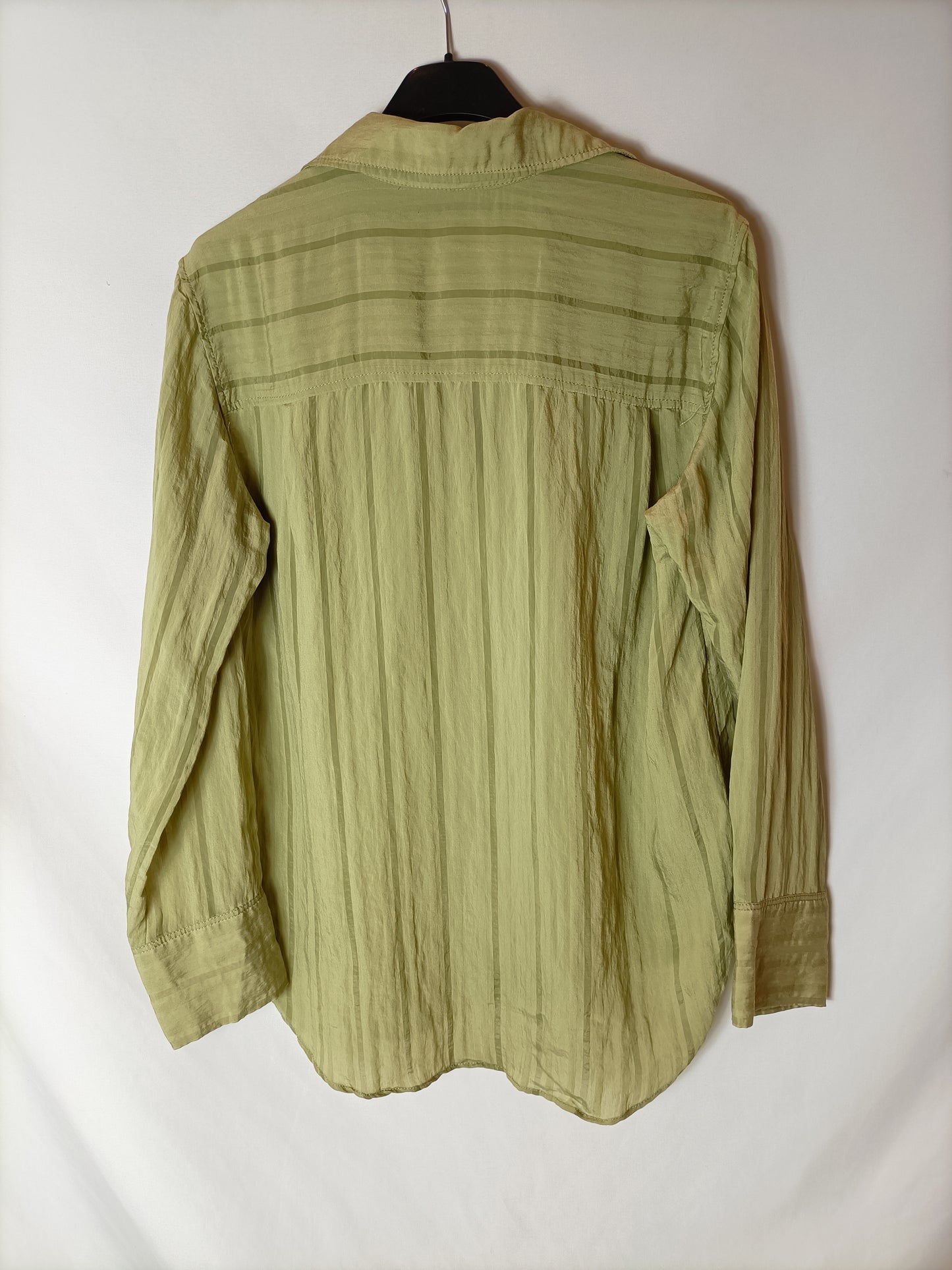 ZARA. Blusa verde fluida rayas. T XS