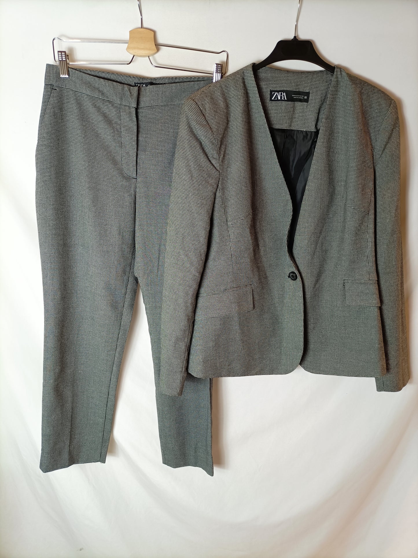 ZARA. Pantalón de vestir pata de gallo gris y negro. T 40