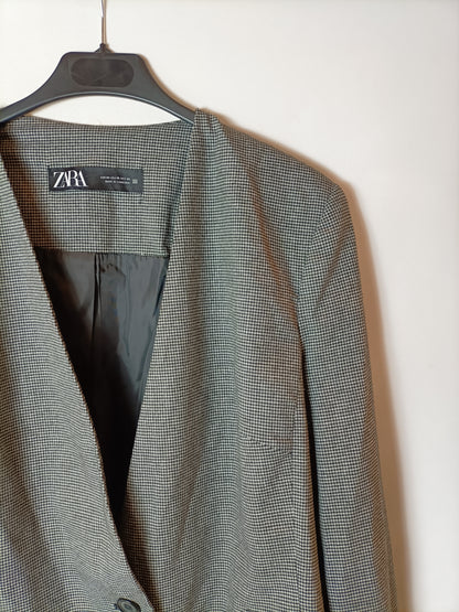 ZARA. Blazer pata de gallo gris y negra. T 42