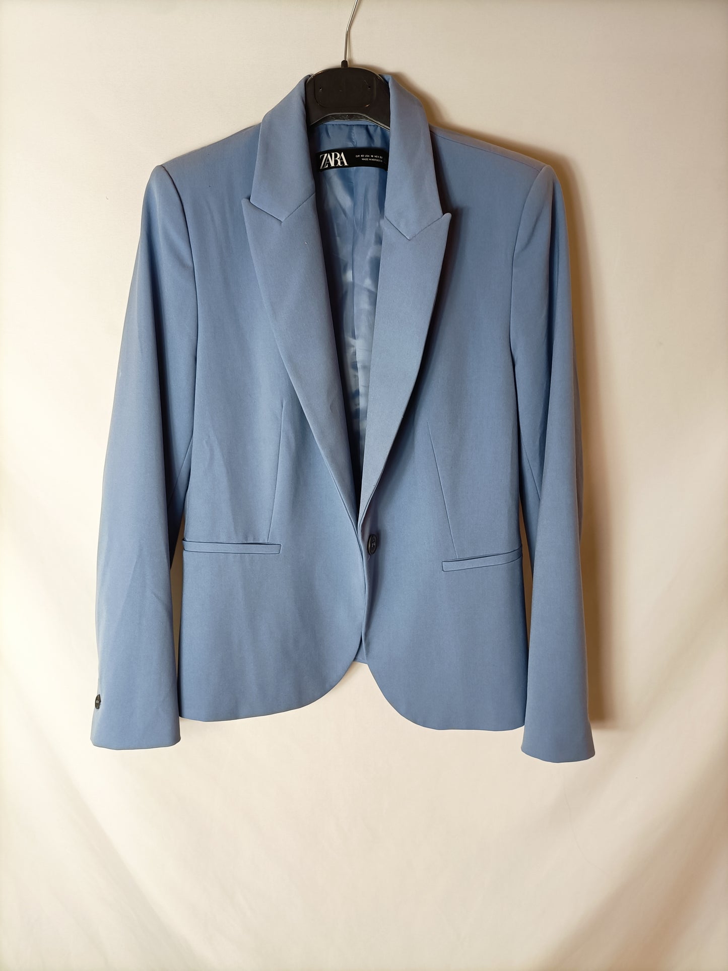 ZARA. Blazer azul claro. T 42