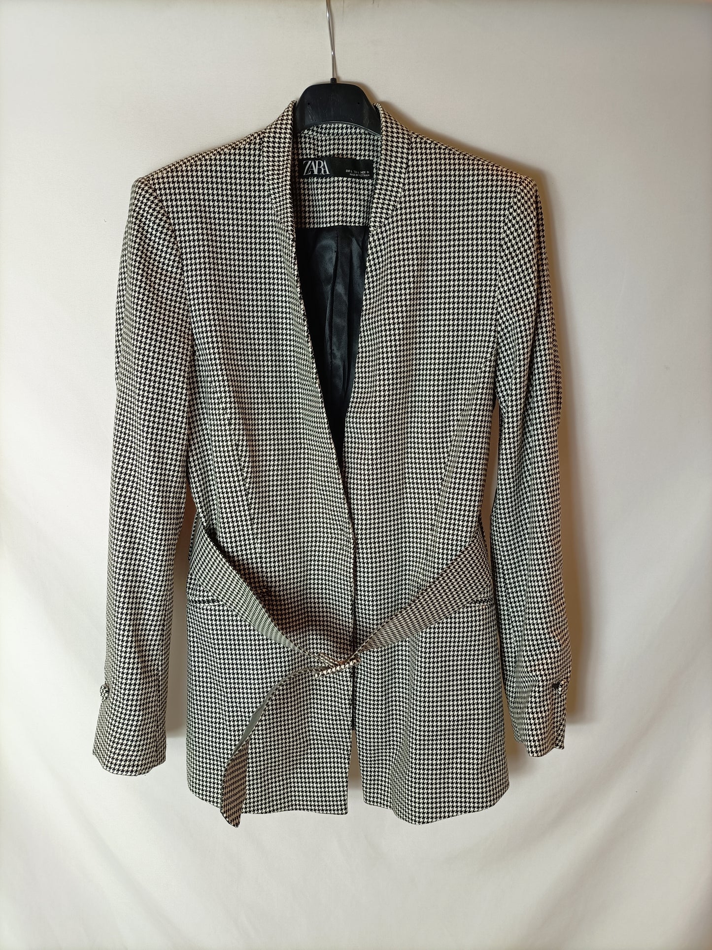 ZARA. Blazer pata de gallo cinturón. T L