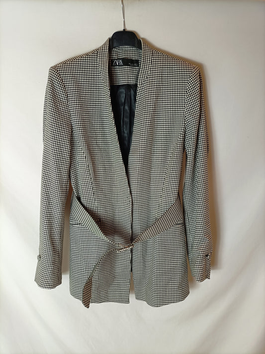 ZARA. Blazer pata de gallo cinturón. T L