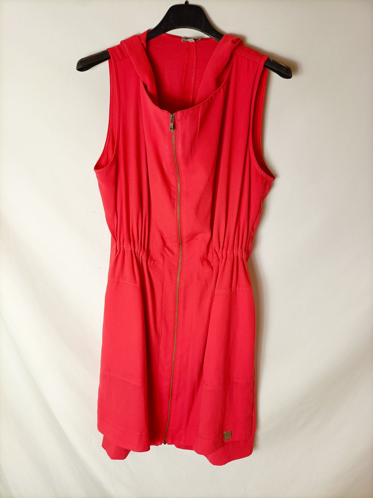 ADOLFO DOMINGUEZ. Vestido rojo cremalleras. T 38