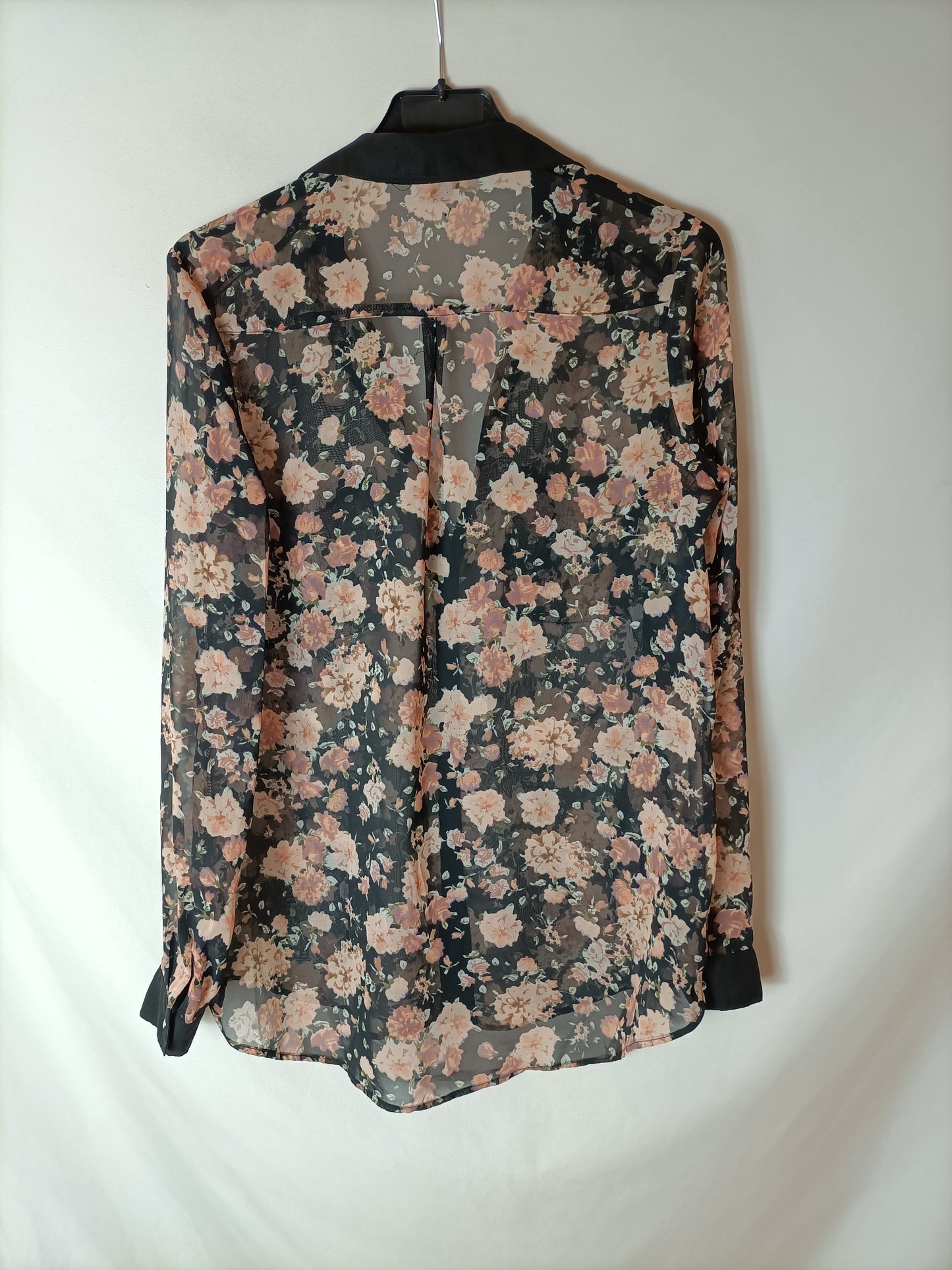 PIMKIE. Blusa negra flores T.u(s)