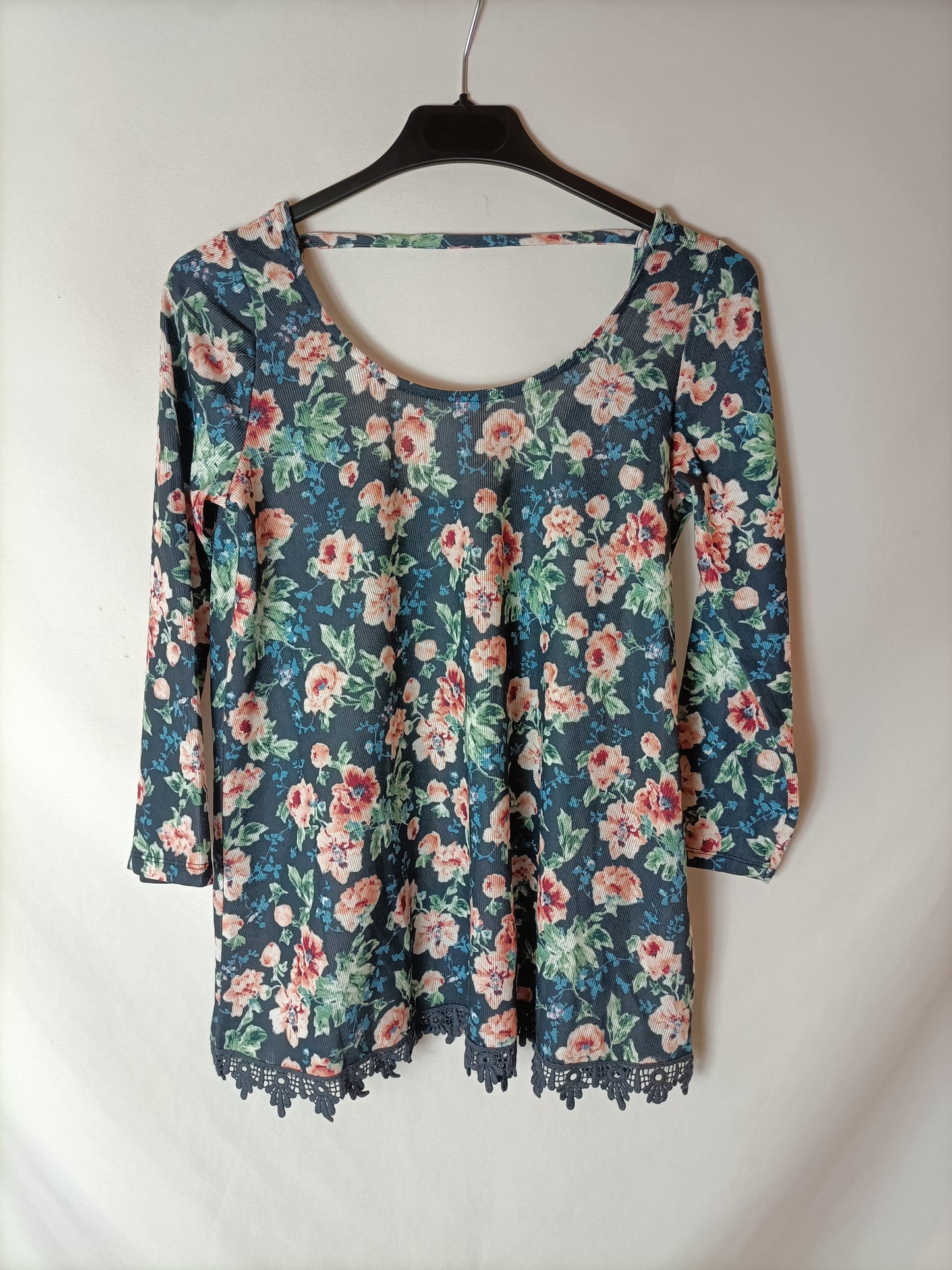 PULL&BEAR. Top azul flores T.s