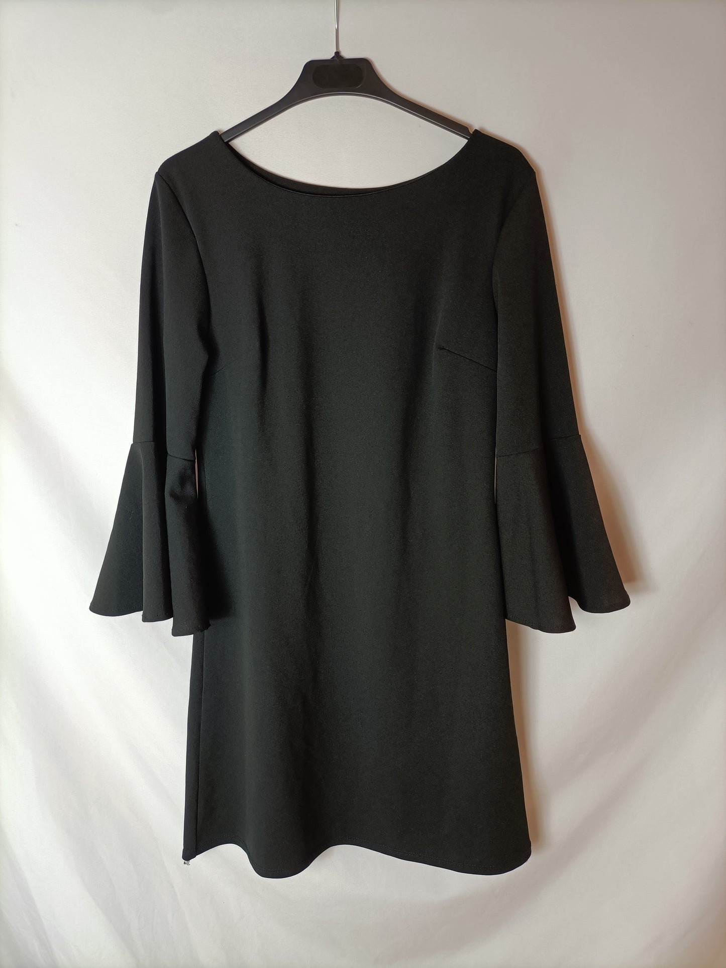 OTRAS. Vestido corto negro mangas T.u(s)