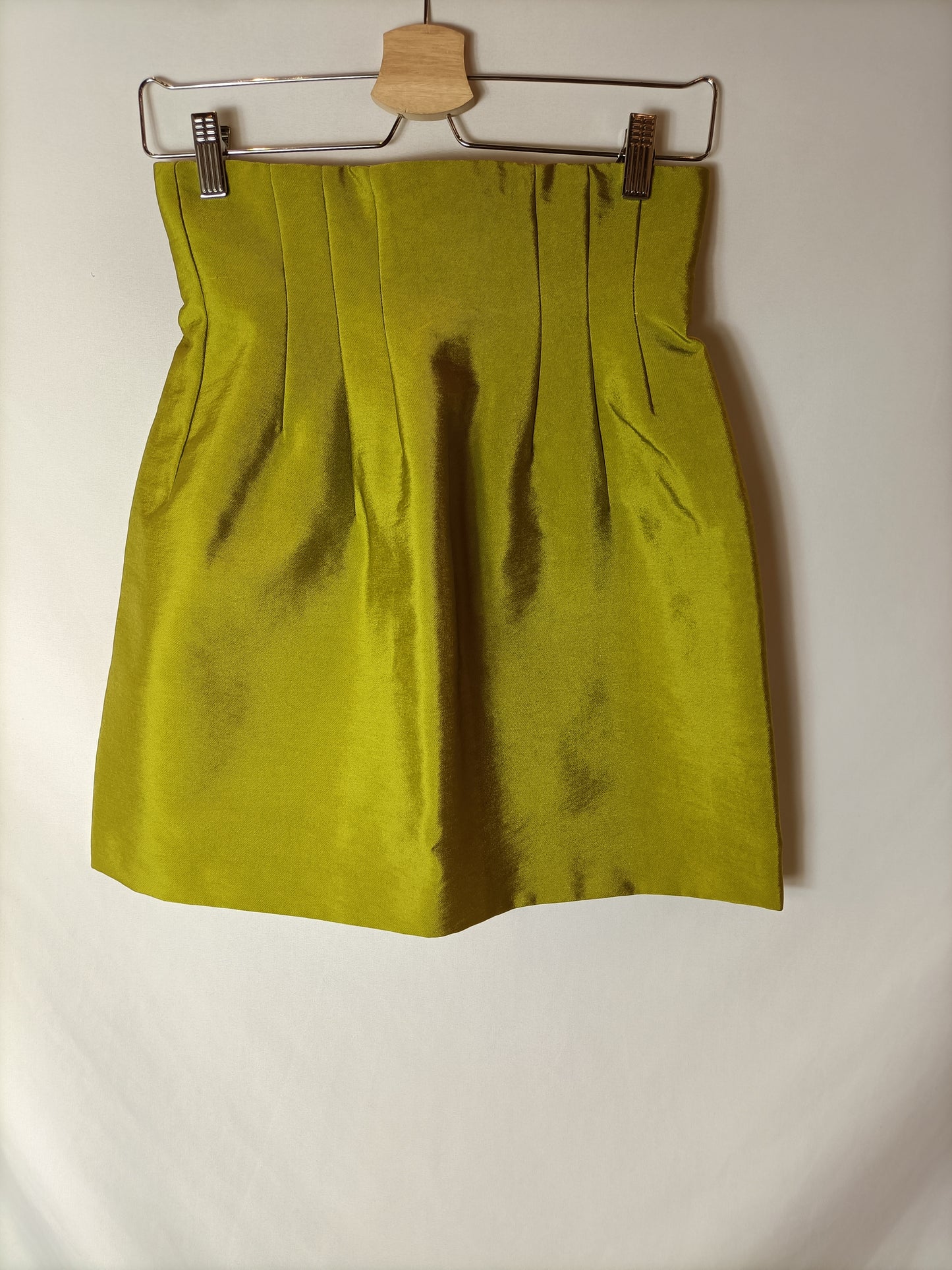 H&M. Falda verde pistacho pinzas. T S