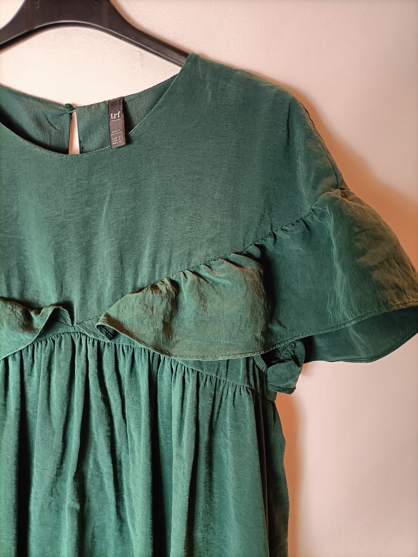 ZARA. Vestido verde botella volante. T S (tara)