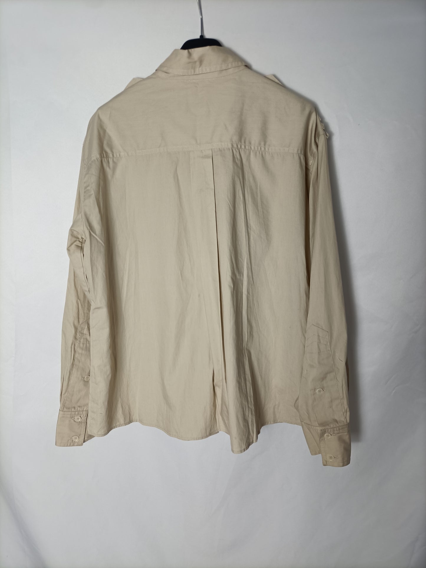 ZARA. Blusa beige bolsillos. T.M