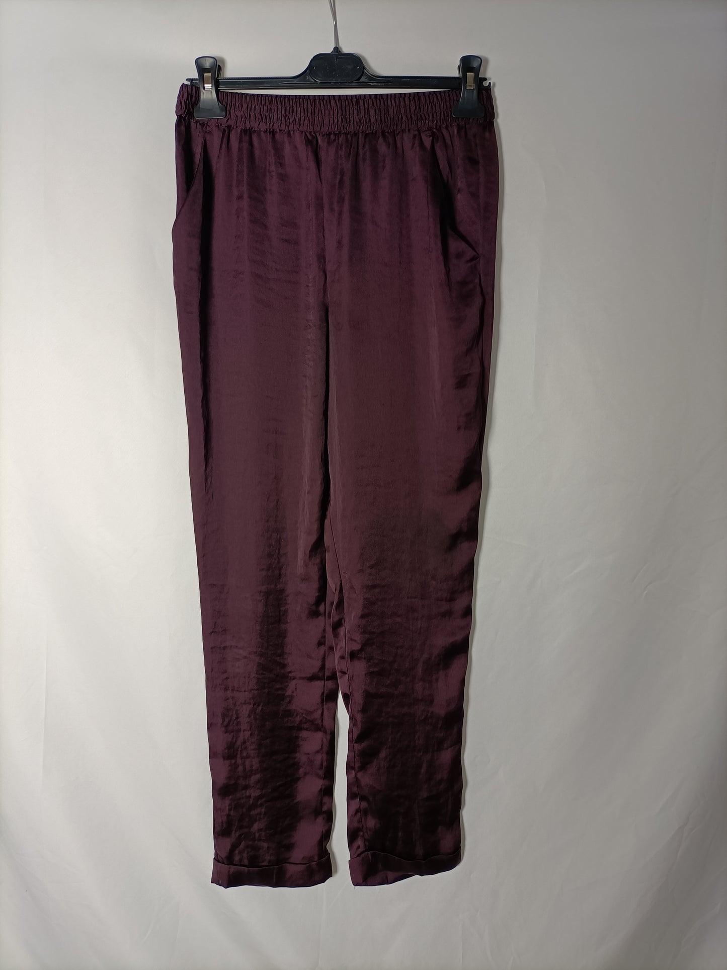 INTROPIA. Pantalón fluido color berenjena. T 36