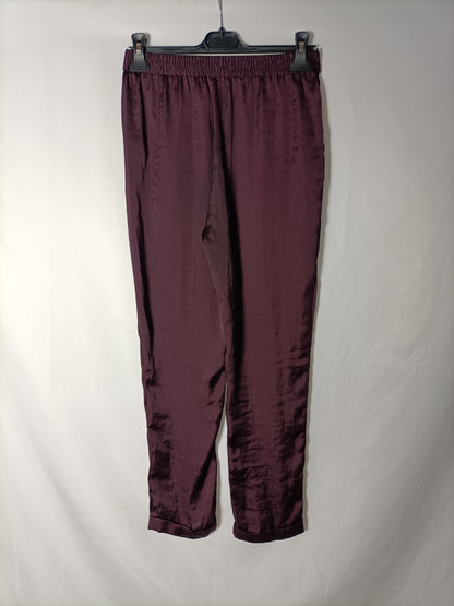 INTROPIA. Pantalón fluido color berenjena. T 36