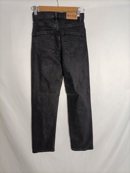 NA-KD. Pantalón negro botones T.32