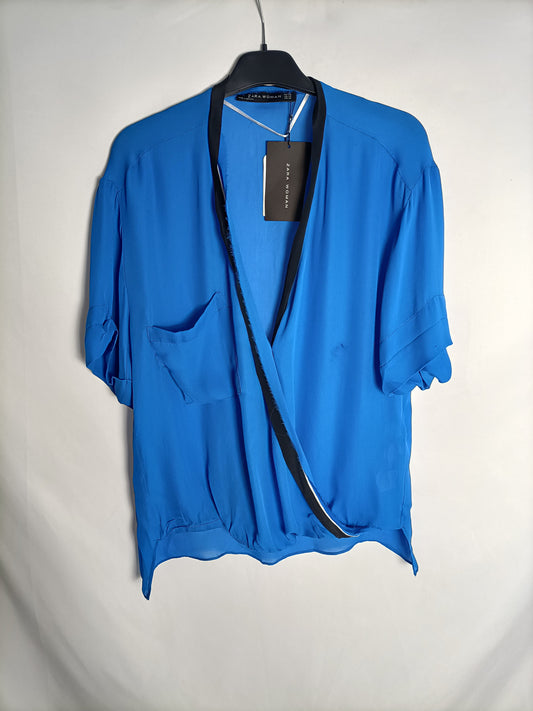 ZARA.Blusa azul cruzada T.XS