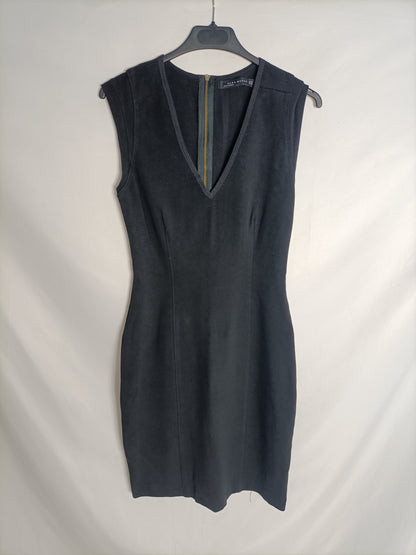 ZARA. Vestido negro entallado T.xs