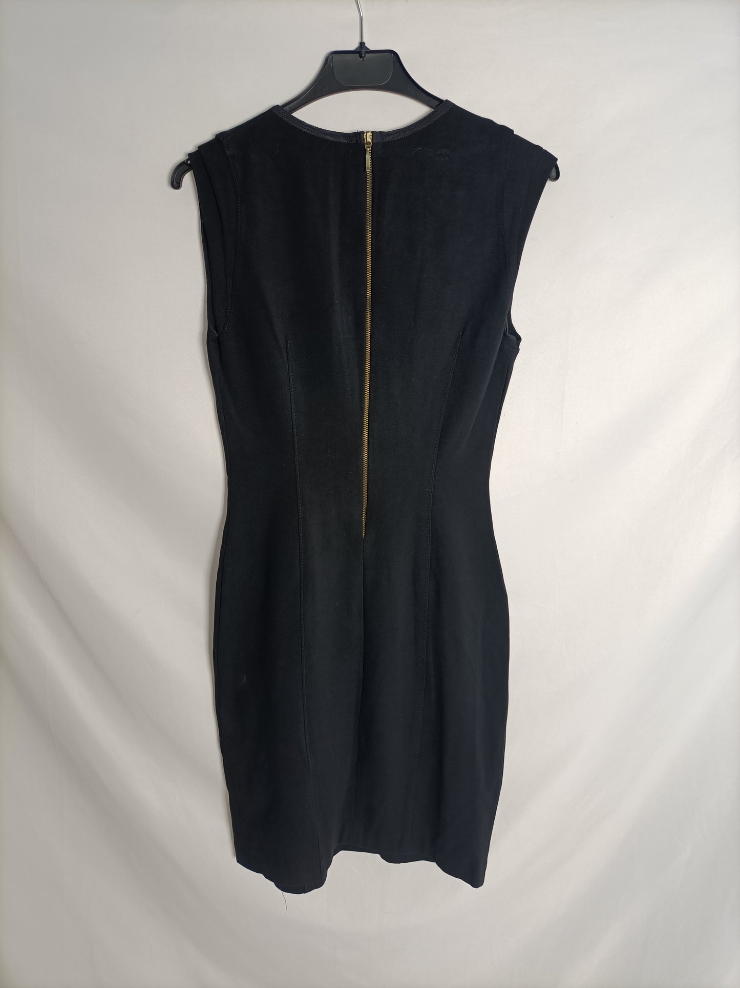 ZARA. Vestido negro entallado T.xs