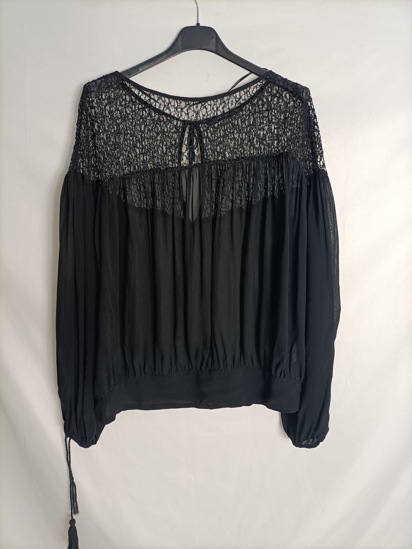 ZARA. Top negro hombros encaje T.l