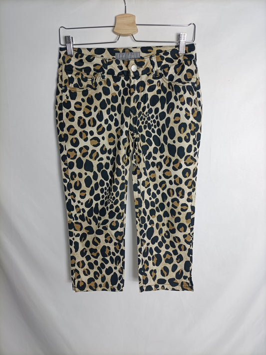 ZARA.Pantalón print pirata T.36