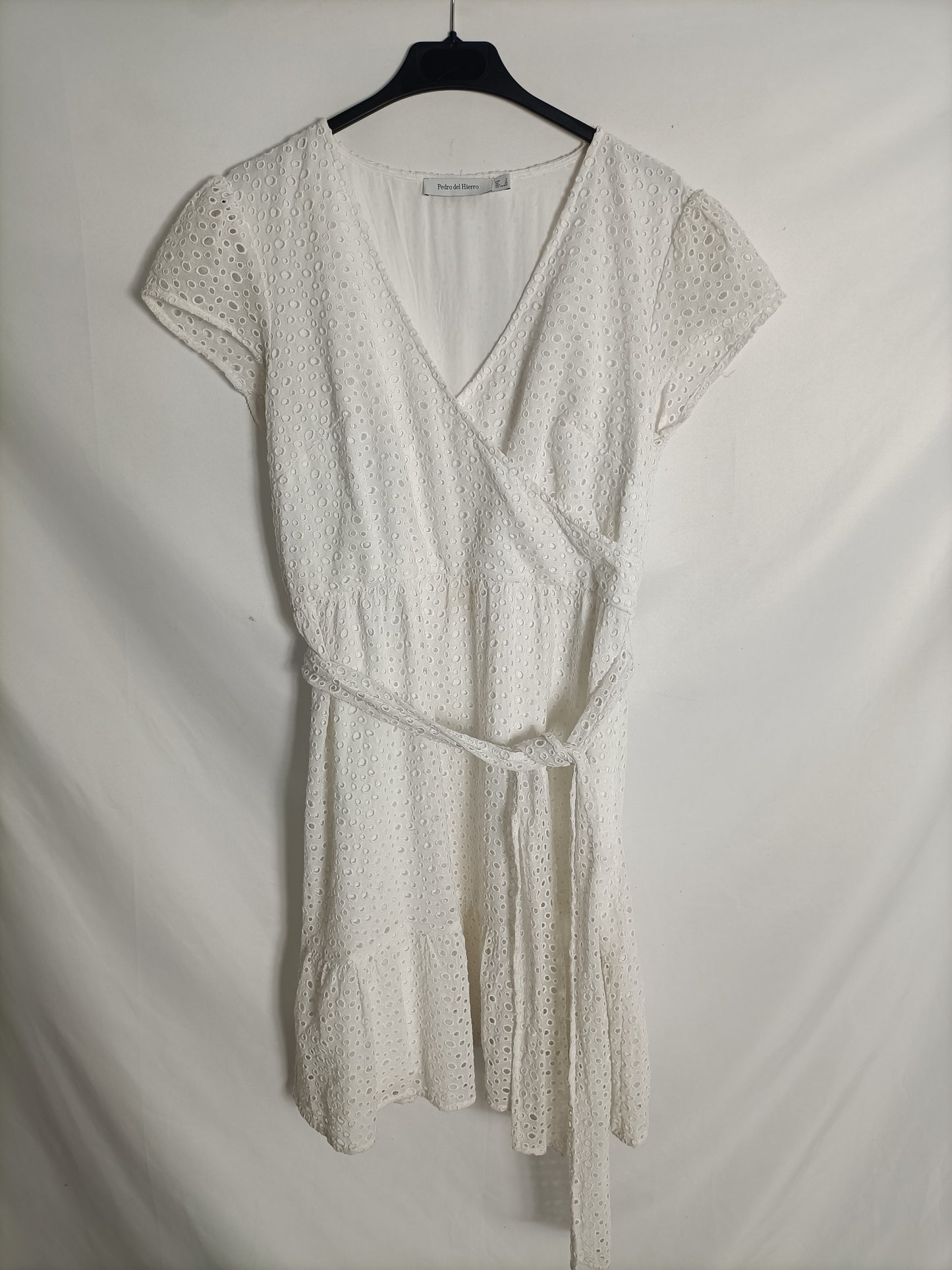 PEDRO DEL HIERRO. Vestido blanco troquelado t. L