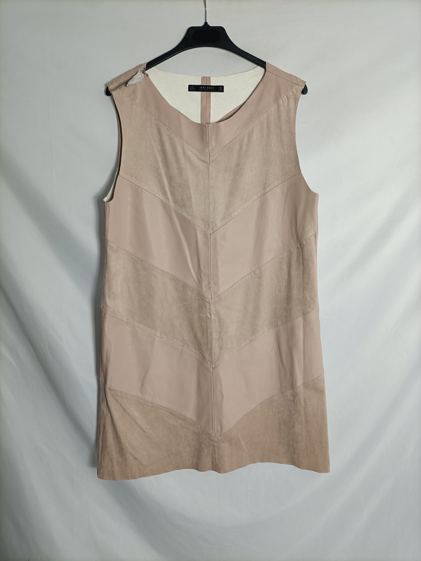 ZARA. Vestido rosa efecto cuero t. L