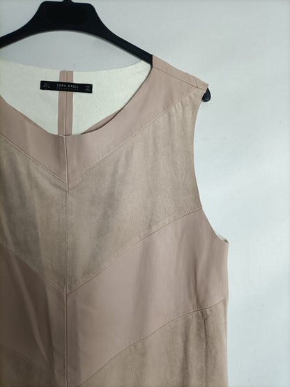 ZARA. Vestido rosa efecto cuero t. L