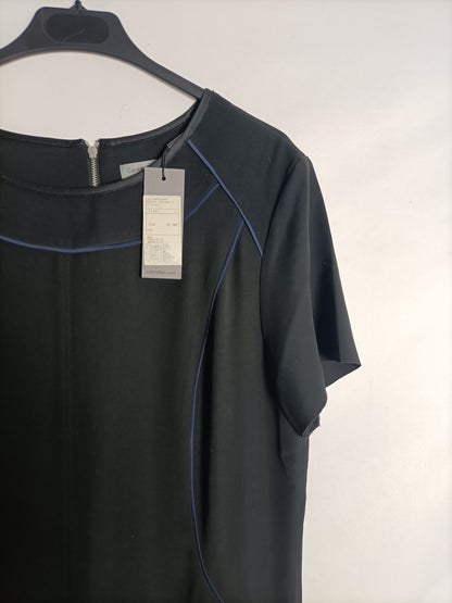 CALVIN KLEIN JEANS. Vestido recto negro detalles azules t. L