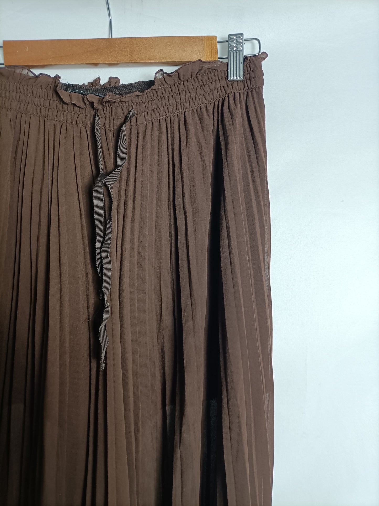 ZARA. pantalón palazzo marrón plisada T.XS