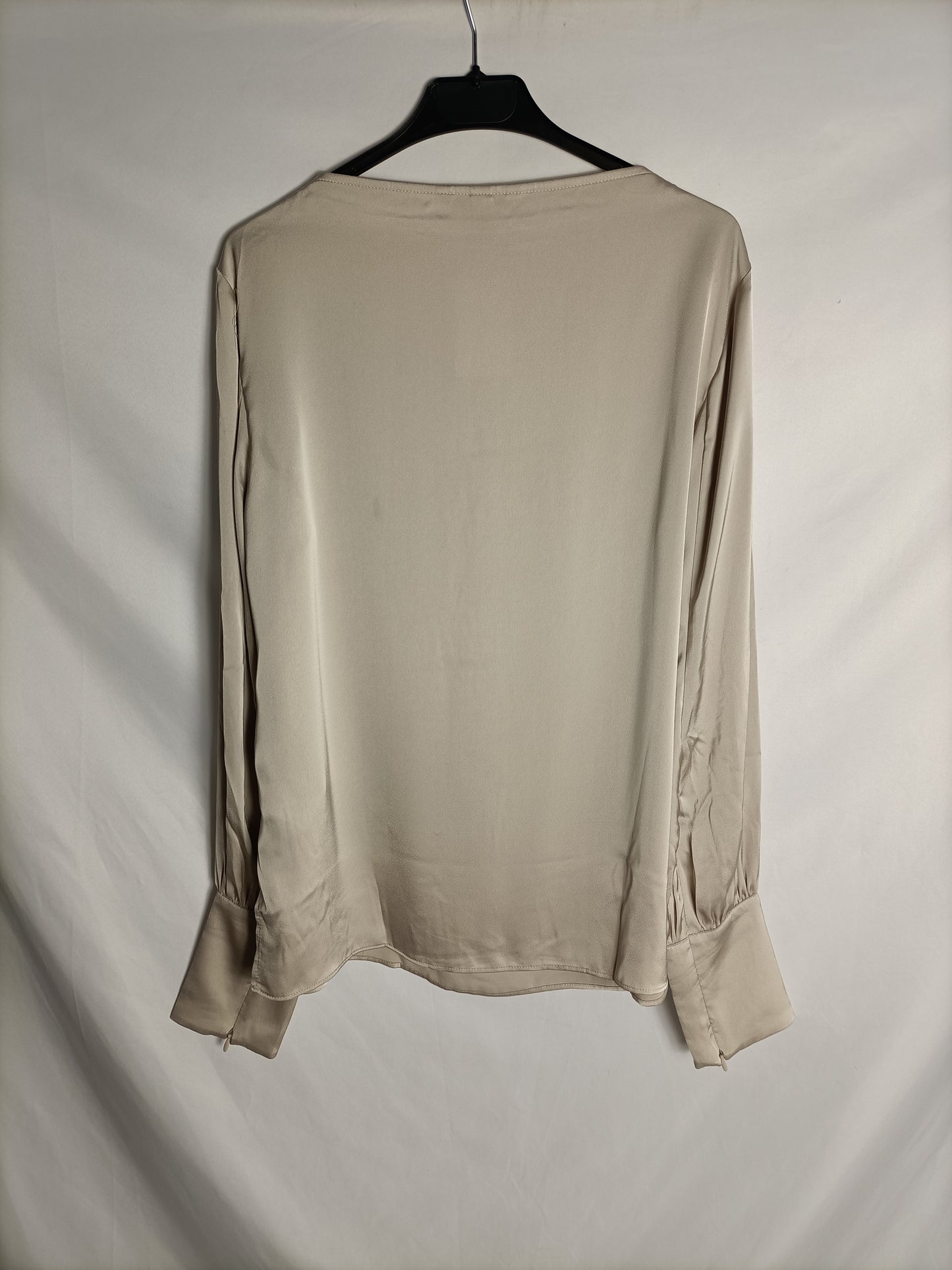 H&M. Blusa beige satinada T.s