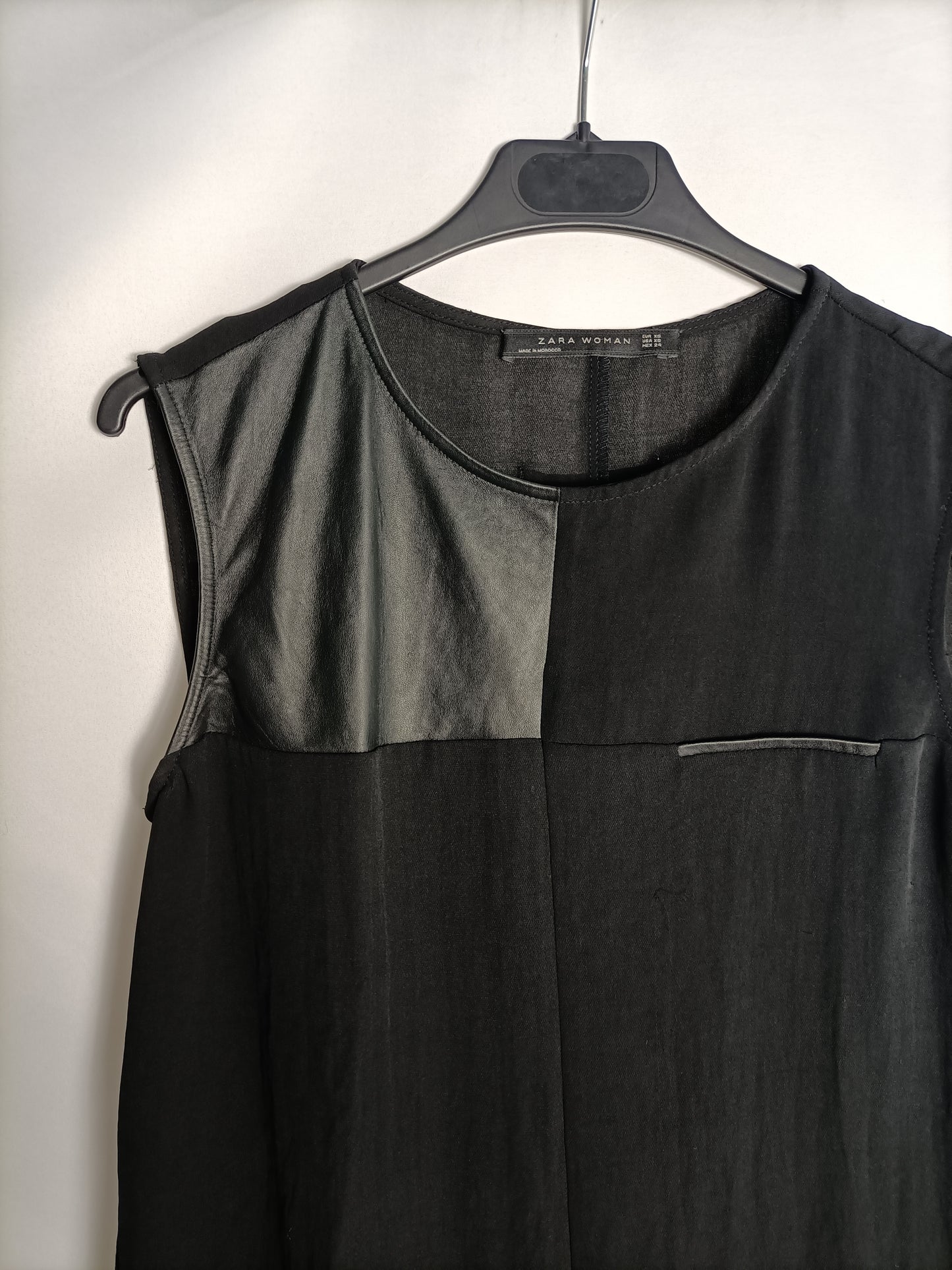 ZARA. Top negro  doble textura T.xs