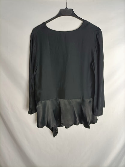 AMITIE. Blusa negra volante T.xs