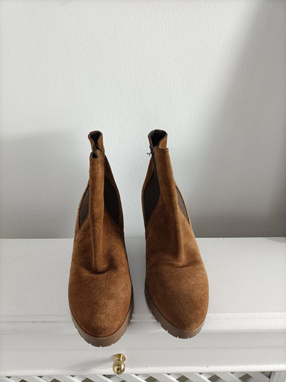 FLUCHOS. Botas piel cuña T.40