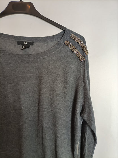 H&M. jersey gris abalorios T.s