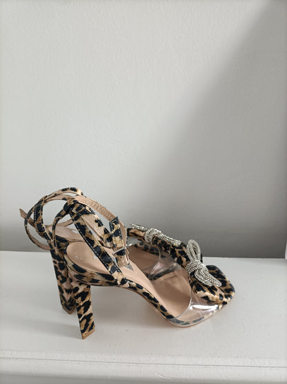 PRIMARK. Sandalias print pedrería T.38