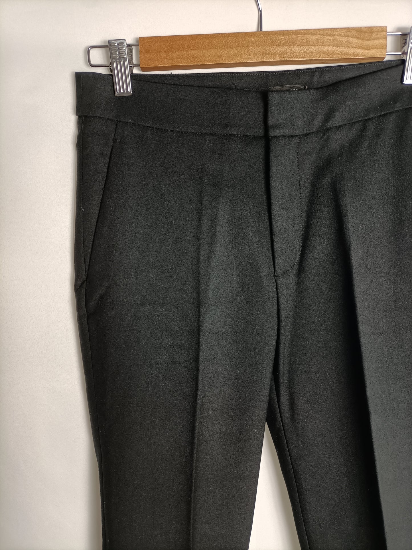 ZARA. Pantalón negro de vestir T.34