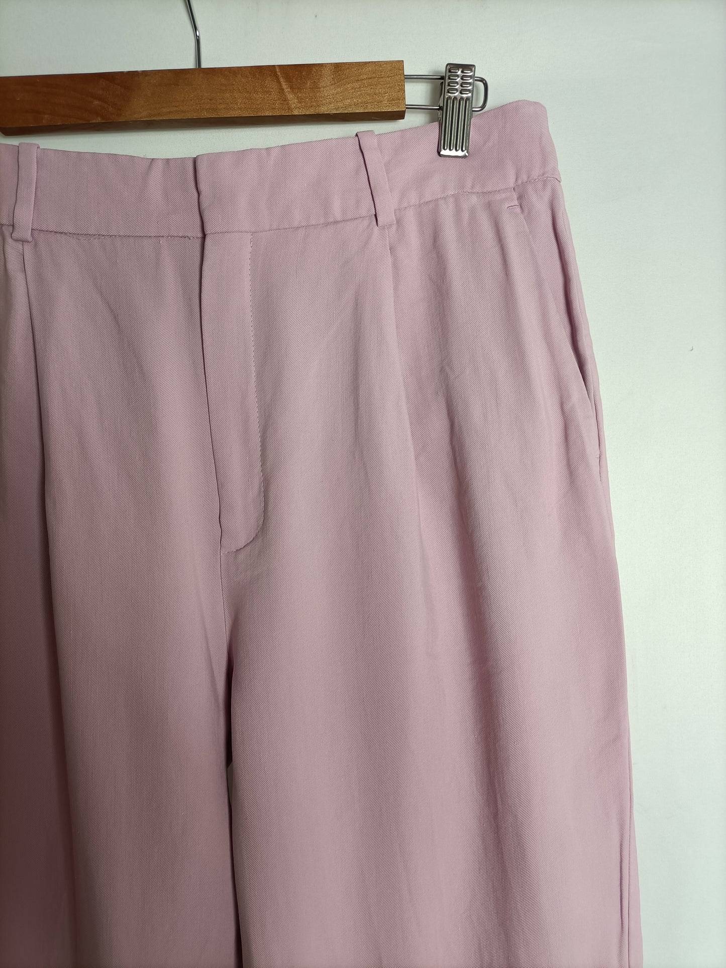 MANGO. Pantalón fluido rosa T.42