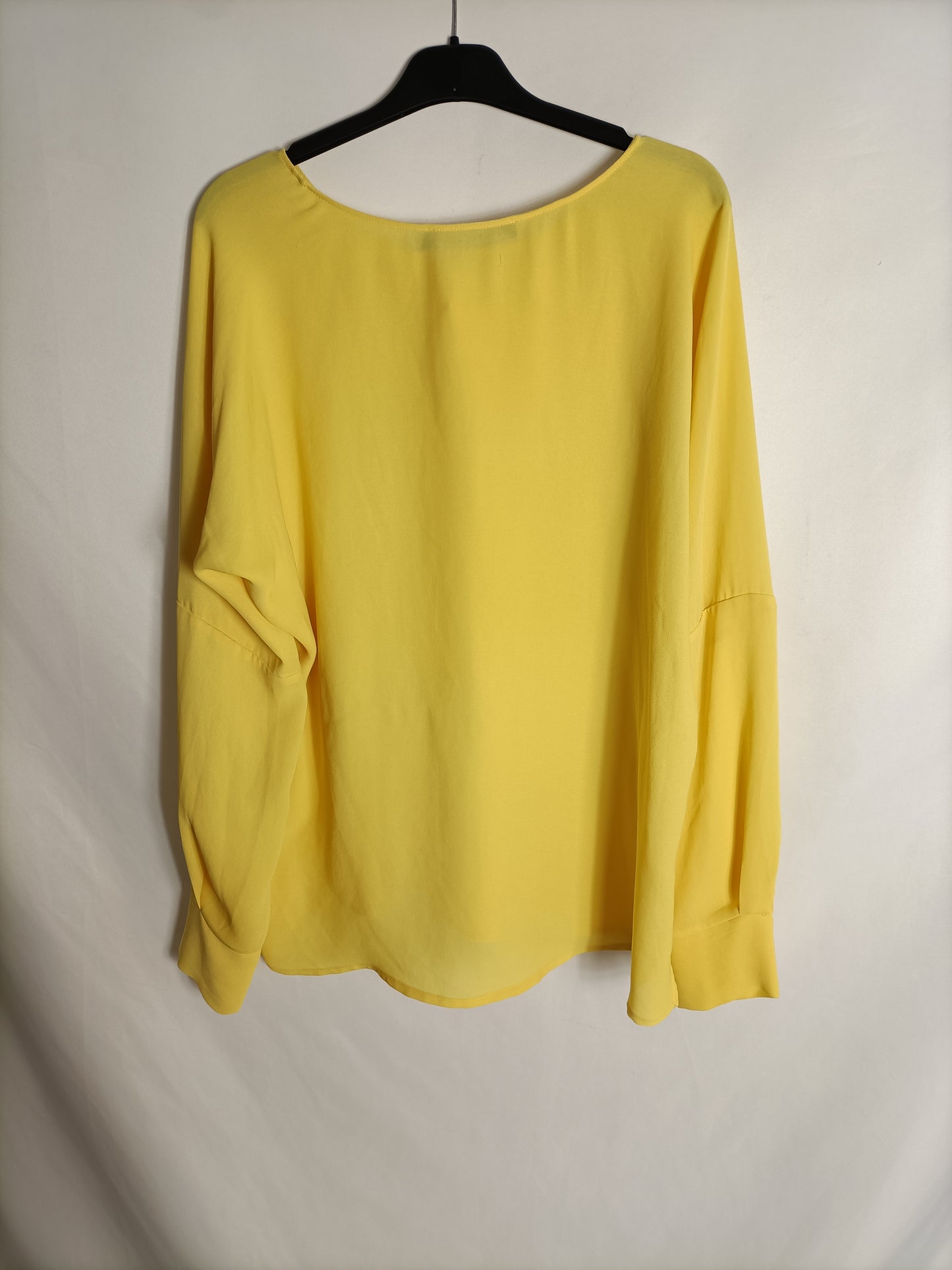 ZARA.Blusa amarilla T.xs