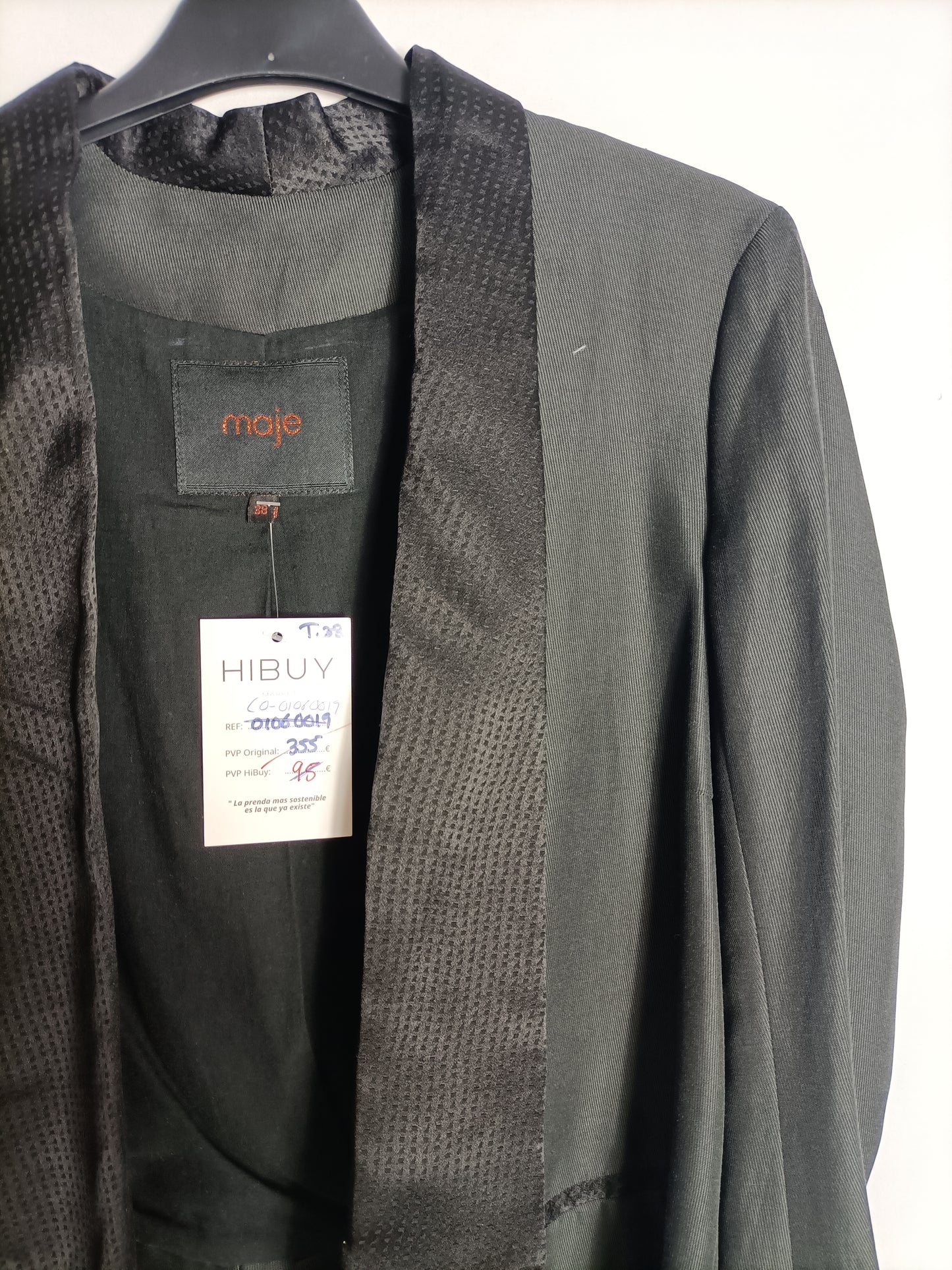 MAJE. Blazer negra cortita T.38