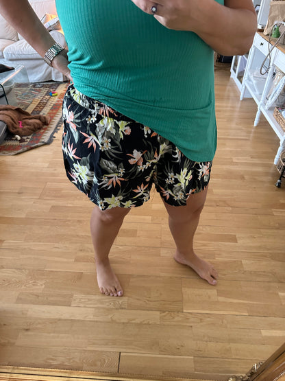 H&M. Pantalón corto flores T.xxl