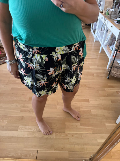 H&M. Pantalón corto flores T.xxl