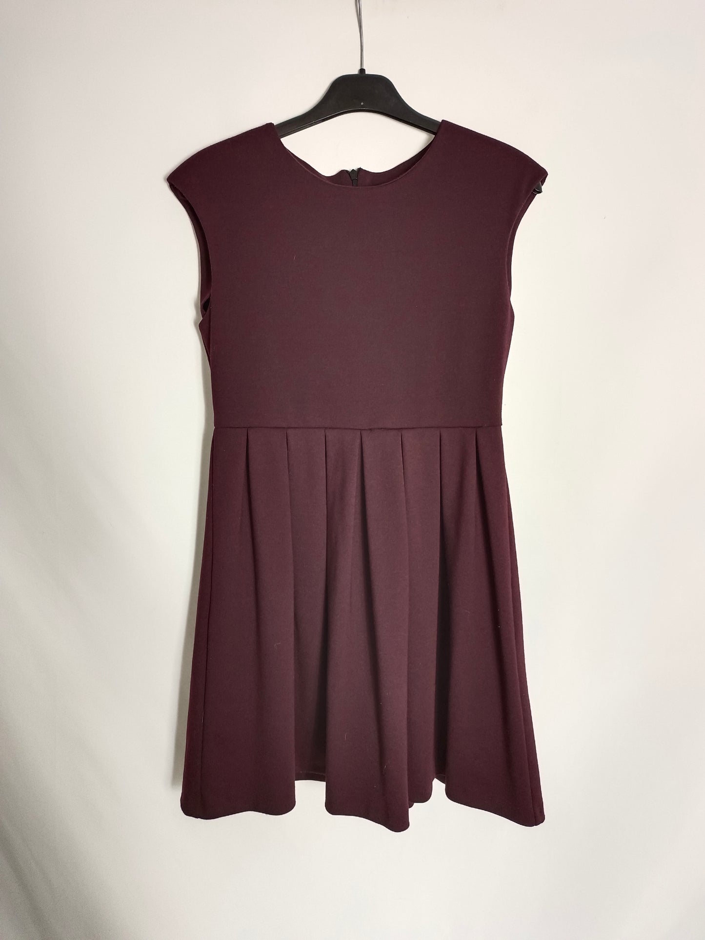 ZARA. Vestido burdeos tablas T.xs