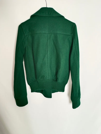 BERSHKA. Cazadora paño verde T.s