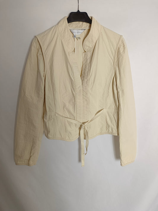 ZARA. Chaqueta beige fina T.m(s)