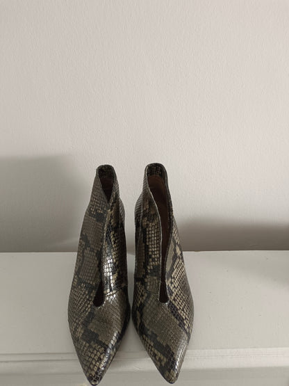 MARIAN. Botines animal print T.39