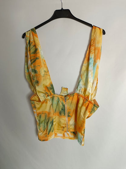 PRETTYLITTLETHING. Top tie dye T.36