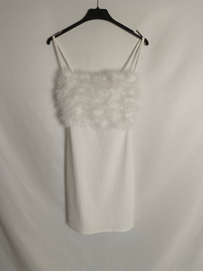 BOOHOO. Vestido blanco plumas T.36