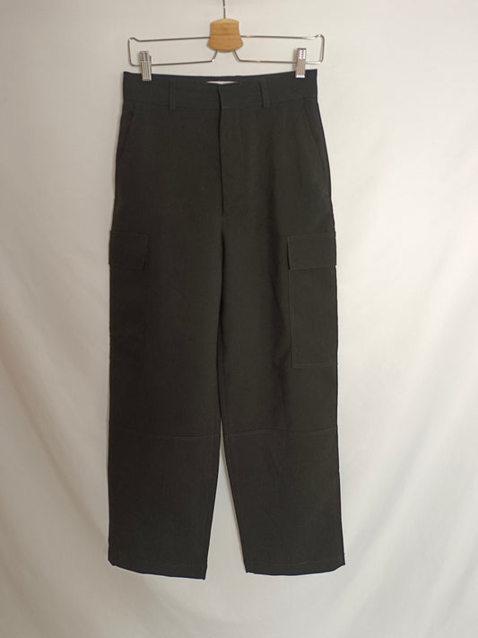 ZARA. Pantalón negro bolsillos T.xs