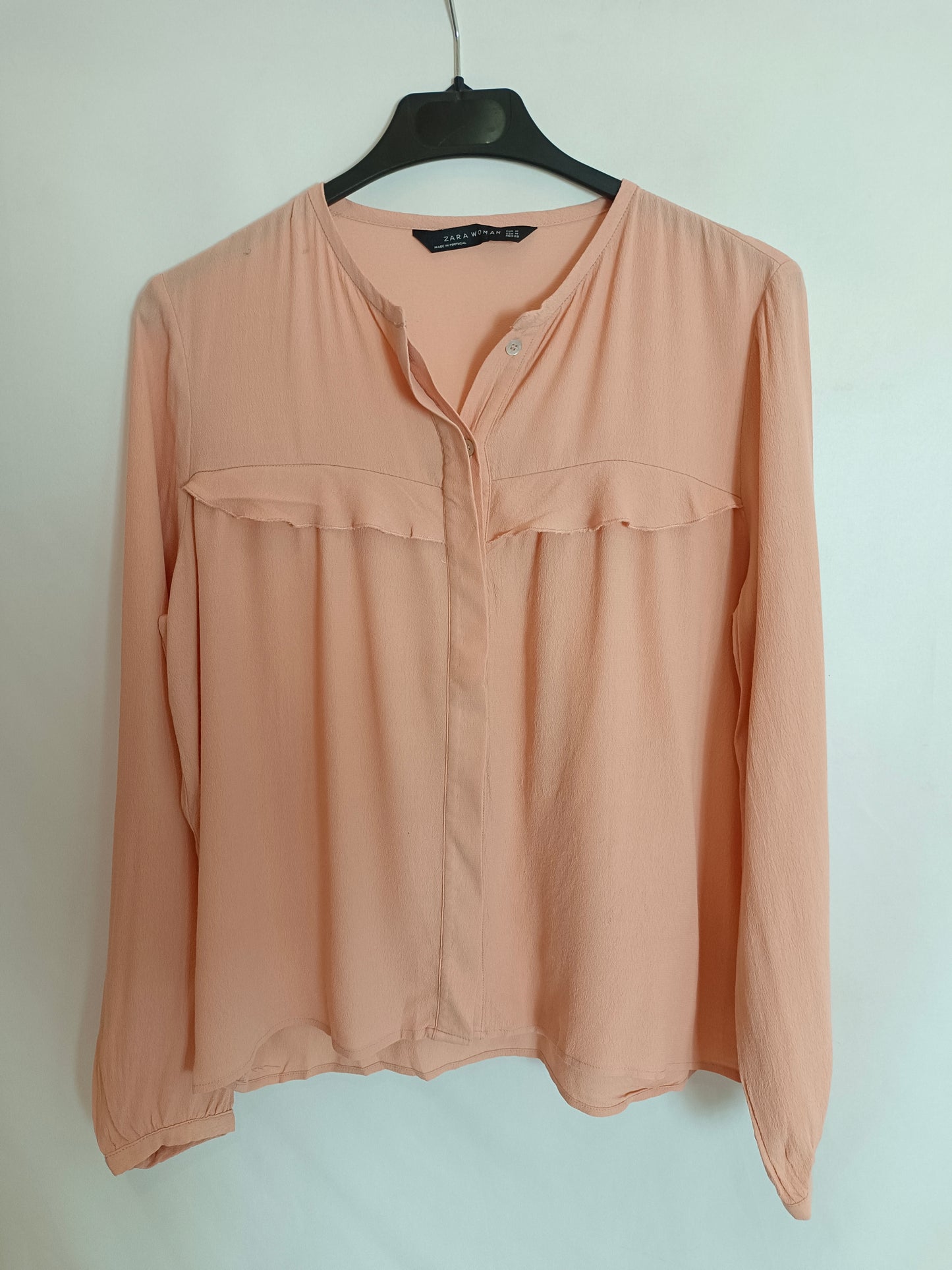 ZARA. Blusa rosa volantes T.m