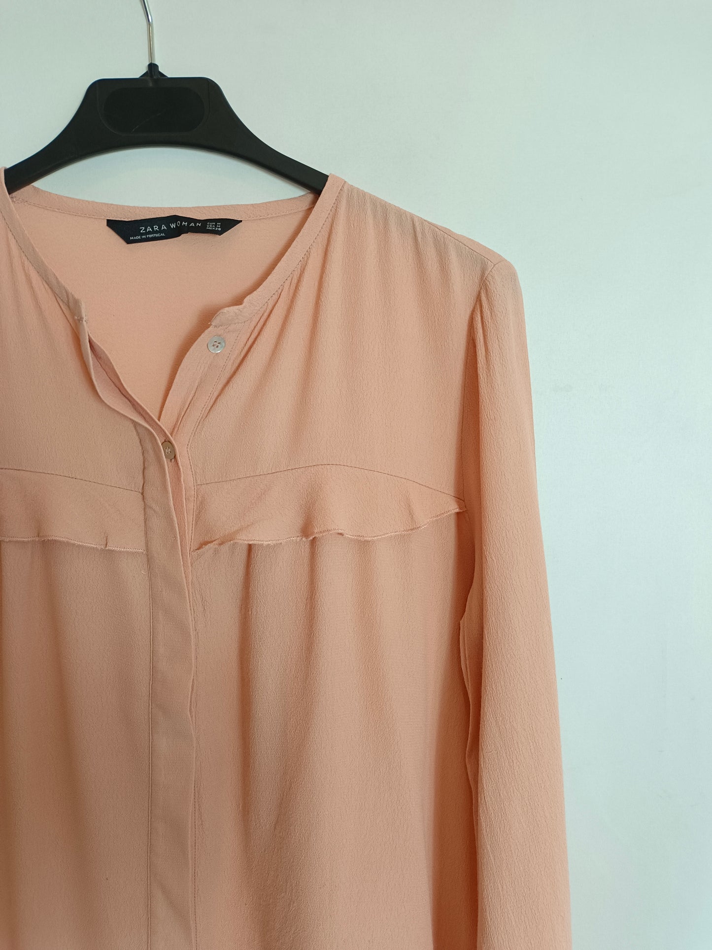 ZARA. Blusa rosa volantes T.m